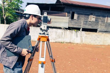 Mühendisler satır sütun binaları inşası için anket.