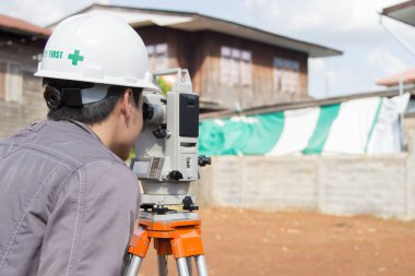 Mühendisler satır sütun binaları inşası için anket.