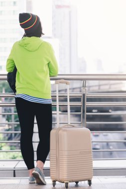 Portre güzel genç kız Rus zevk kokusu kış bangkok şehir Tayland'da traval