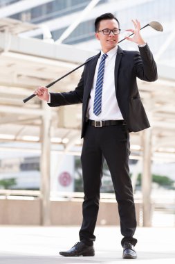 Cityscape ile Golf artalanda portre Asya iş adamı