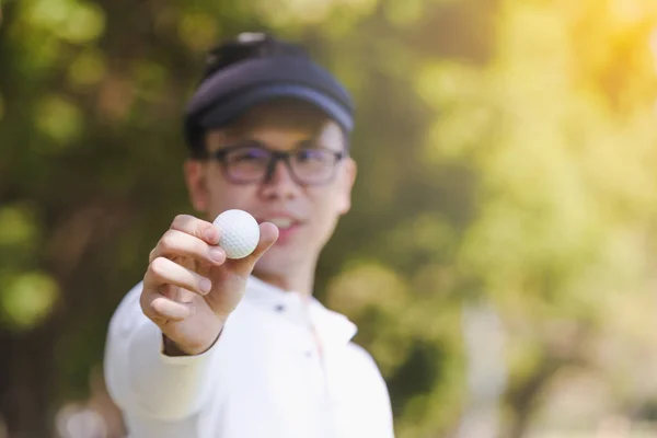 Asiatiska Män Som Spelar Golf Män Visar Golf Boll Handen — Stockfoto
