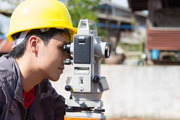 Mühendisler satır sütun binaları inşası için anket.
