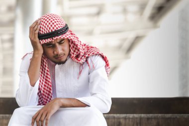 Arap iş adamı yetersiz kalıyor ve ciddi şehir