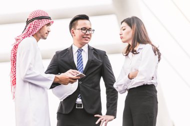 Mühendisler iş erkek ve kadın çalışma bina inşaat şehir planı