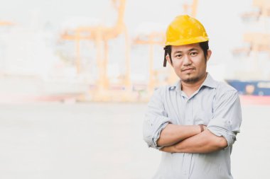 Endüstriyel iş adamları iş konteyner gemi limanda yükleme