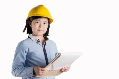 Beyaz arka plan üzerinde izole küçük kız mühendisi