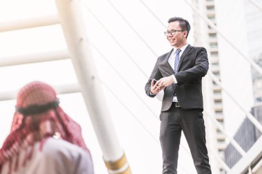 Mühendisler iş erkek ve kadın çalışma bina inşaat şehir planı