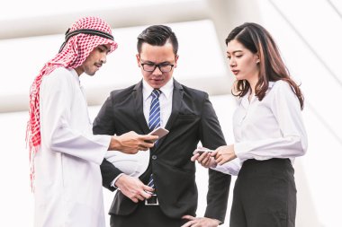 Mühendisler iş erkek ve kadın çalışma bina inşaat şehir planı