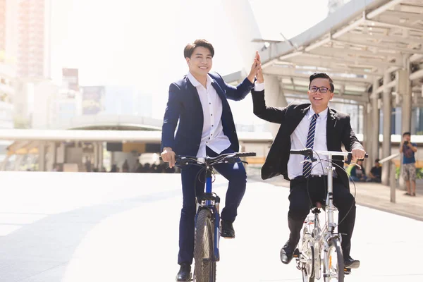 Asian Handsome Young Businessmen Talking While Riding Bicycles City — Stock Photo, Image