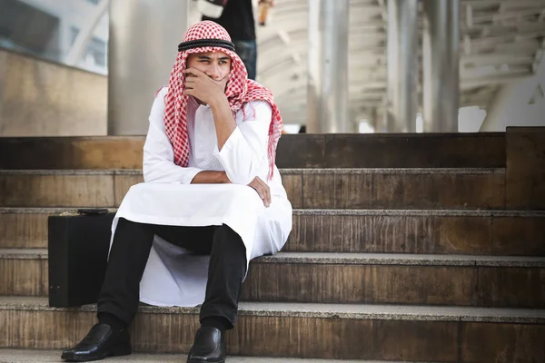 Hombre Negocios Árabe Fallando Serio Ciudad — Foto de Stock