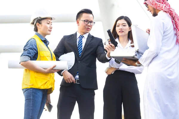 İş erkekler giyiyor holding makineli tüfek City uygun