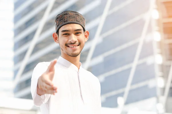 Muaslim Emirates Hombre Listo Para Apretón Manos Aire Libre Fondo — Foto de Stock