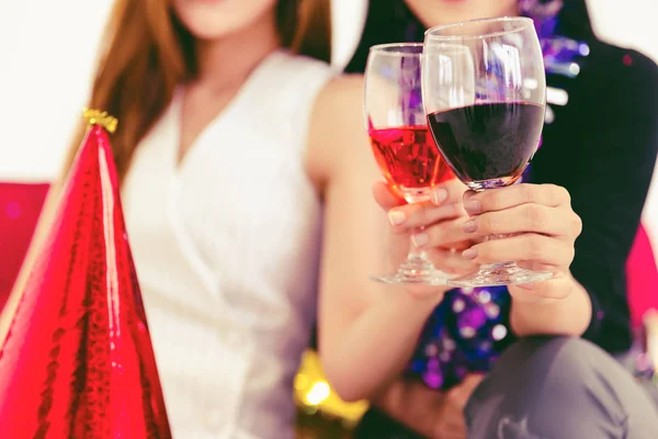 Dois Menina Segurando Vinho Vidro Jantar Festa Conceito Fotografia De Stock