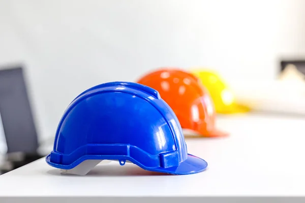 Veiligheidshelm Tafel Kantoor Ingenieursconcept Teamwork Building Construction — Stockfoto