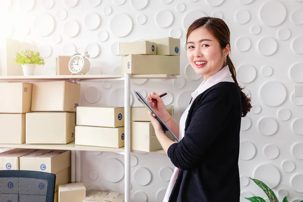 Retrato Asiático Jovens Mulheres Sorriso Casa Escritório Iniciar Pequenas Empresas Imagem De Stock