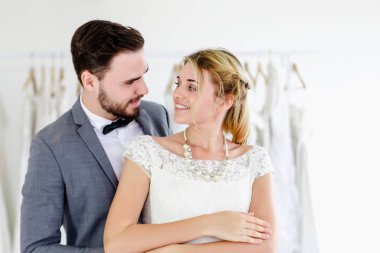 Stüdyo atölyesinde güzel bir portre modeli.