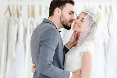 Stüdyo atölyesinde güzel bir portre modeli.