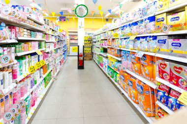 Tesco Lotus Express iç boş süpermarket koridoru vurdu