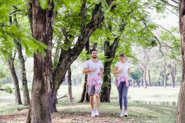 Park ta jogging güzel çift yaşam,Konsept natur sağlıklı