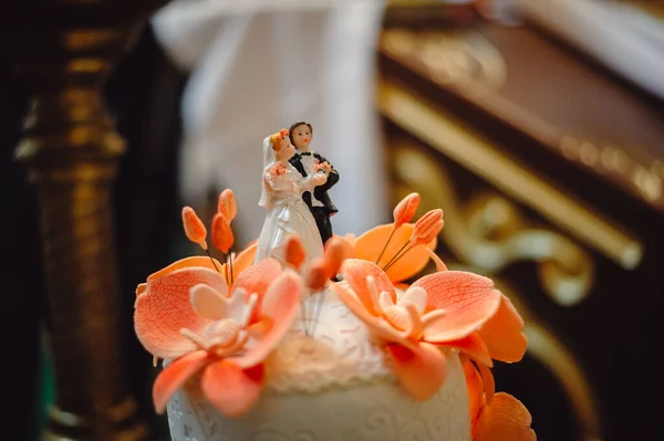 Figuras Novias Novios Pastel Bodas Primer Plano Enfoque Selectivo — Foto de Stock