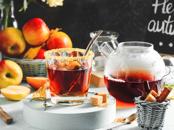 Bebida Sidra Manzana Cóctel Caliente Con Palitos Canela Rodajas Manzana — Foto de Stock