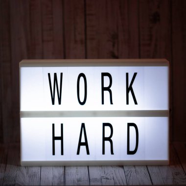 Lightbox iki kelime alıntı, güçlü, ilham ve motivasyon ile çalışmak zor.