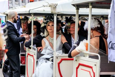 Brüksel, Belçika - 18 Mayıs 2019: Brüksel'in merkezinden gurur yürüyüşü. Belçika Pride 2019'un teması Hepsi Bir arada. İnsanlar eşcinsel haklarını desteklemek için Gay Pride geçit törenine katıldı.