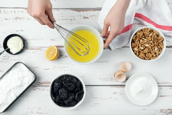 Ingrédients Pour Cuisson Merengue Les Mains Humaines Battent Les Blancs — Photo