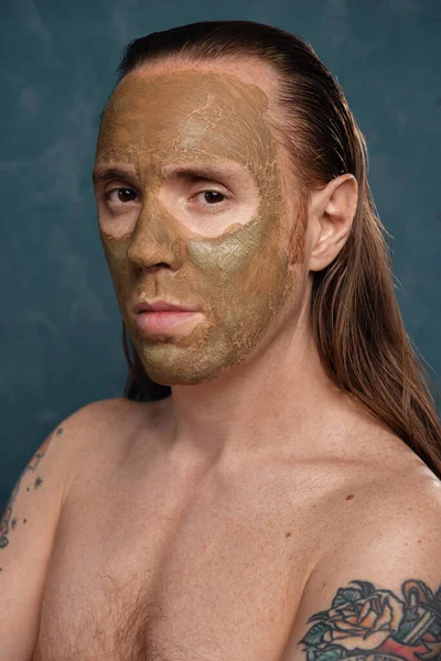 Close Portrait Serious Man Wet Long Hair Green Clay Mask — Stock Photo, Image