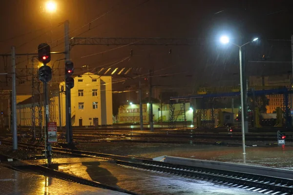 Stazione Ferroviaria Minsk Una Notte Piovosa — Foto Stock