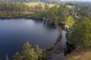 Yeni Güney Galler 'deki Wollemi Ulusal Parkı' nda Dağ Gölü