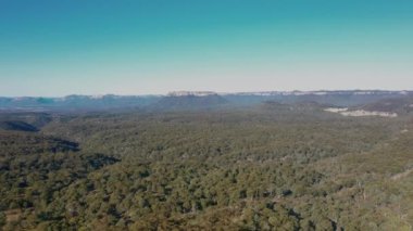 Avustralya 'nın Yeni Güney Galler bölgesindeki Merkez Tablolarda Lithgow yakınlarındaki Capertee Vadisi' nin hava görüntüleri.