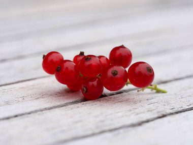 Frenk üzümü masanın üstünde, meyve kapağı fotoğrafı.