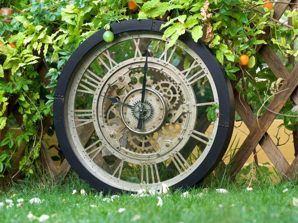 Orologio Giardino Con Meccanismo Vista Simbolo Del Passare Del Tempo — Foto Stock