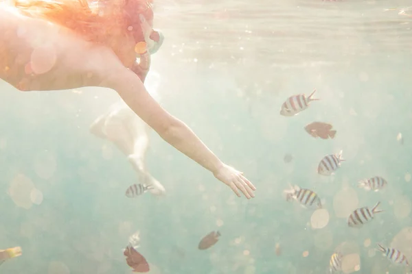 Snorkelen Onderwater Met Gekleurde Vissen Kristalhelder Water — Stockfoto