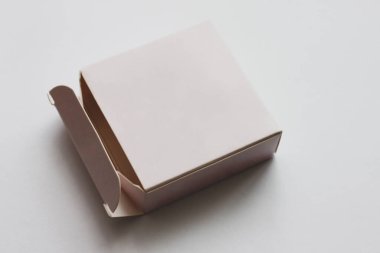 Küçük pembe kutu modeli. Ürün Sunumu için Box Mockup