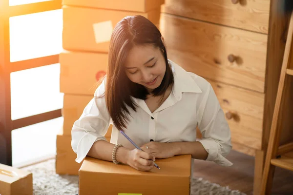 Sme Entrepreneur Young Women Working Laptop Writing Customer Address Send — Stock Photo, Image