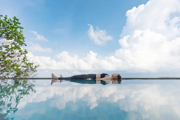 Liburan Beautiful Attractive Asian Woman Relaxing Yoga Savasana Berpose Kolam Stok Gambar