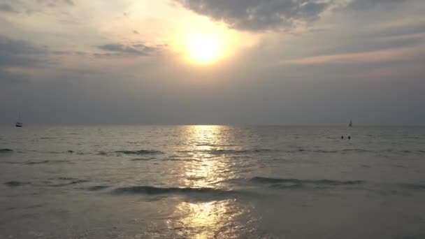 Schöne Landschaft Von Sonnenuntergang Und Wunderschönem Meer Von Tropischen Inselstrand — Stockvideo