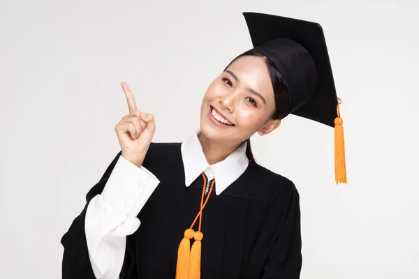 Vacker Attraktiv Asiatisk Kvinna Examen Mössa Och Klänning Leende Stolt — Stockfoto