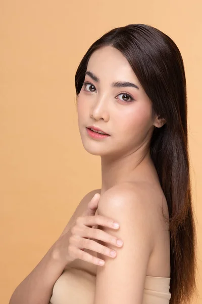 Beautiful Young Asian Woman Looking While Touching Shoulder Feeling Happy — Stock Photo, Image