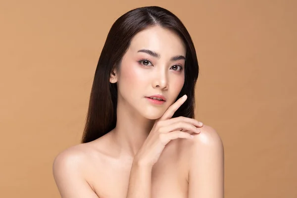 Krásná Asijská Mladá Žena Dotýkající Měkké Tváře Úsměv Čistou Svěží — Stock fotografie