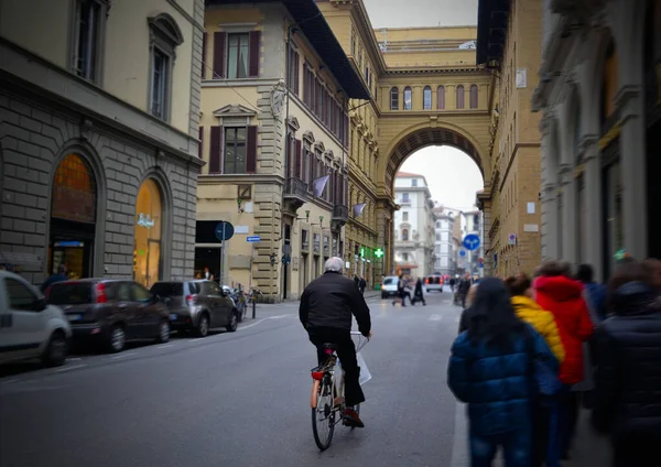 İtalya 'da Floransa sokakları. Şehrin Panoraması.