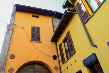 İtalya sokaklarında inşaat ve mimarlık