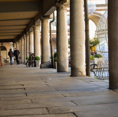 İtalya sokaklarında inşaat ve mimarlık