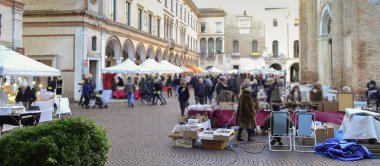 İtalya sokaklarında inşaat ve mimarlık