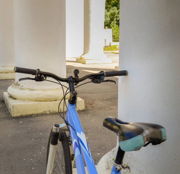 Menina Andando Bicicleta Parque — Fotografia de Stock