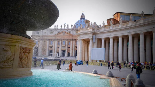 Roma 'nın simgeleri. İtalya. Kolezyum. Vatikan.