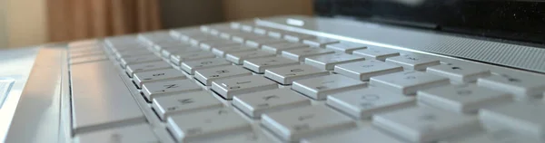 Beyaz klavye, üst manzara. Makro fotoğrafçılık