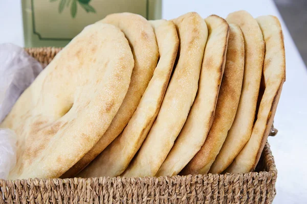 Fresh Pita Bread Wicker Basket Pita Bread Hole Flat Unleavened — Stock Photo, Image